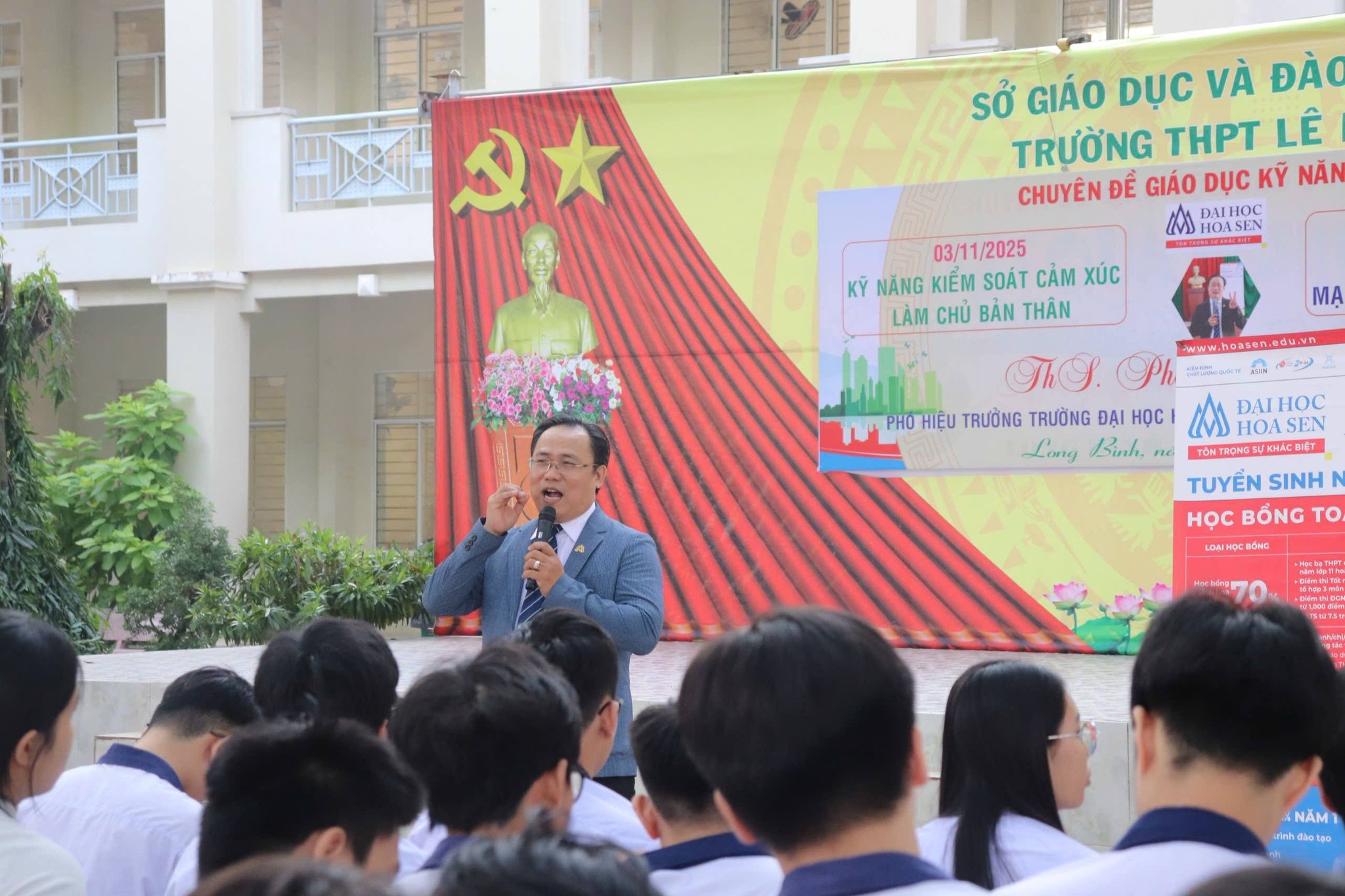 ThS Phạm Doãn Nguyên chia sẻ kỹ năng số cho 2.000 Bwin cung cấp cá cược thể thao và poker Trường THPT Lê Hồng Phong