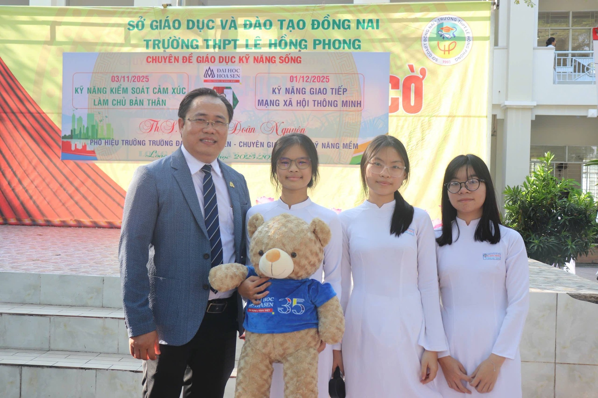 ThS Phạm Doãn Nguyên chia sẻ kỹ năng số cho 2.000 Bwin cung cấp cá cược thể thao và poker Trường THPT Lê Hồng Phong