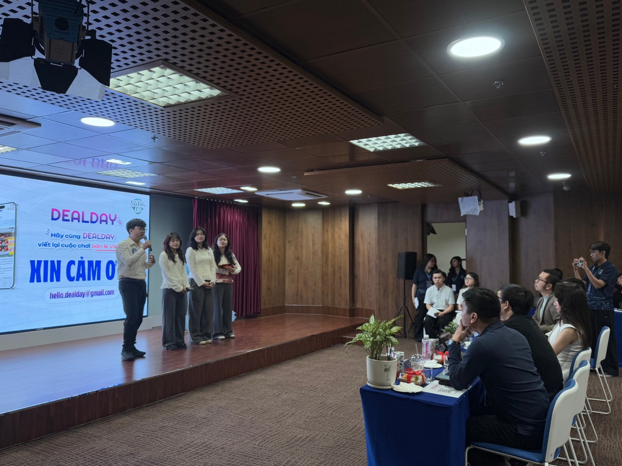 Four Bwin nhà cái chính thức Students Win Digital Shark Up 2025