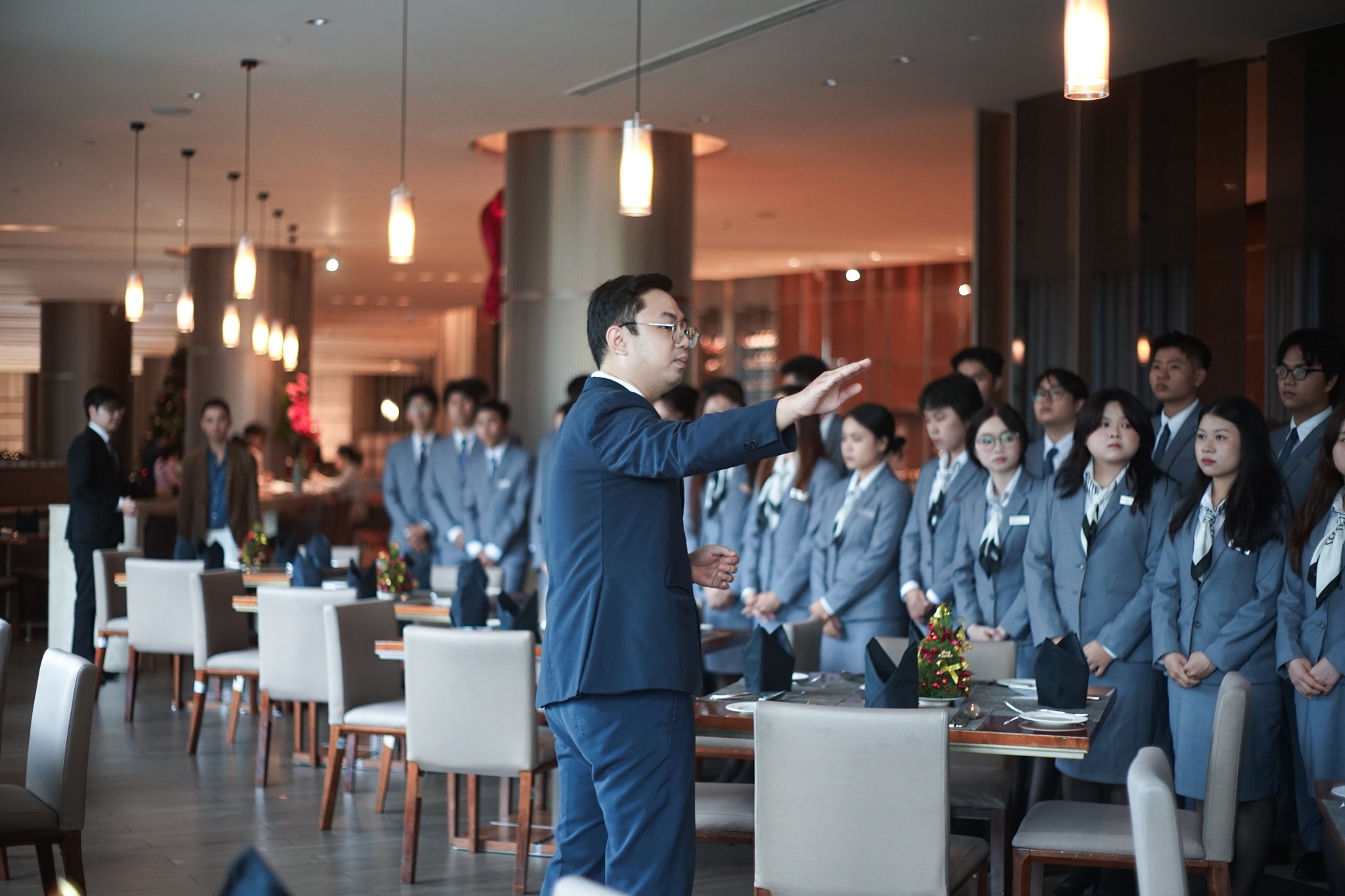 Bwin là hãng gì Hoa Sen Elite trải nghiệm chuẩn 5 sao tại Hotel Nikko Saigon