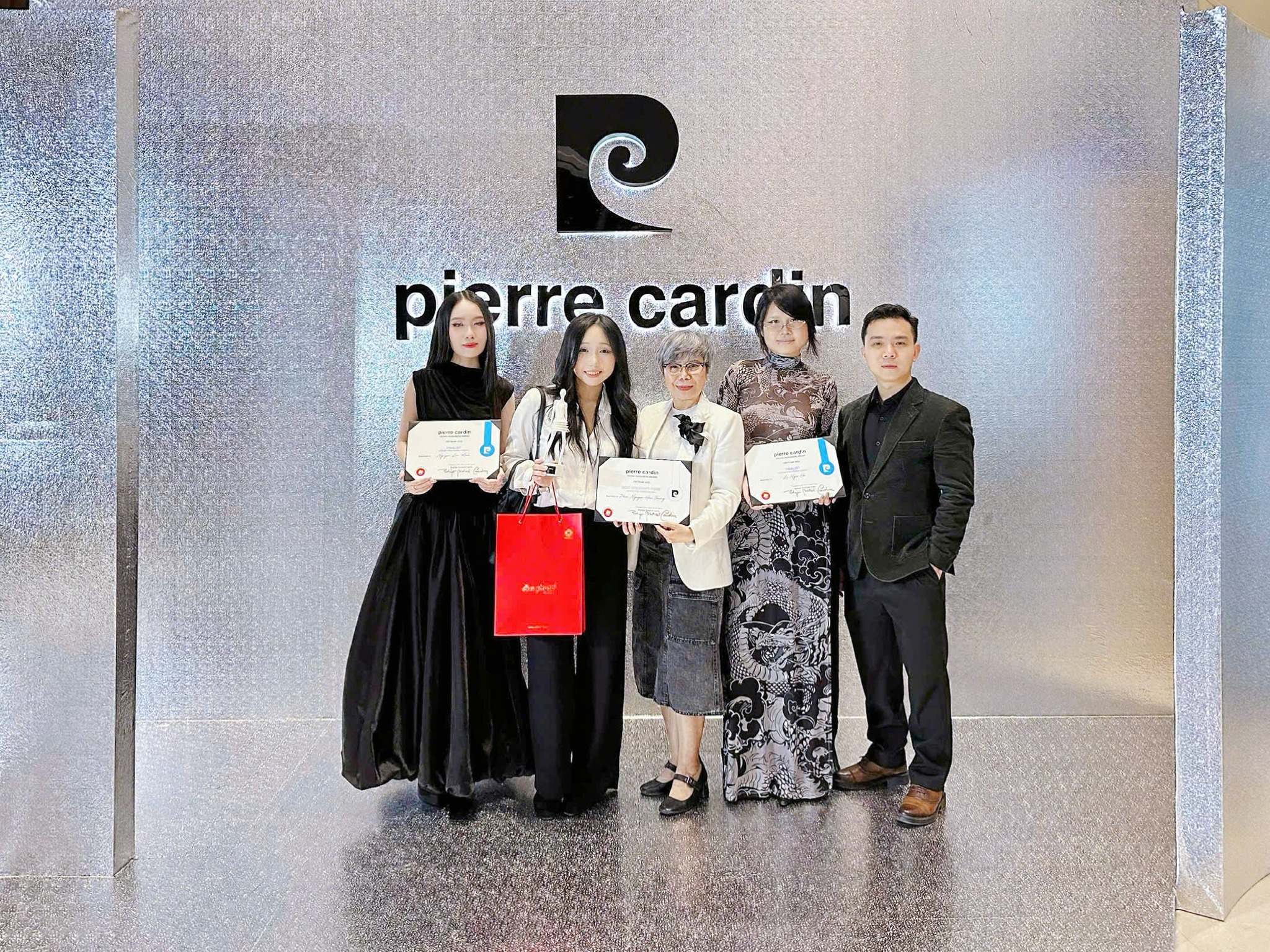 Bwin là hãng gì ngành Thiết kế thời trang được vinh danh “Sáng tạo xuất sắc” tại Pierre Cardin Fashion Show 2025