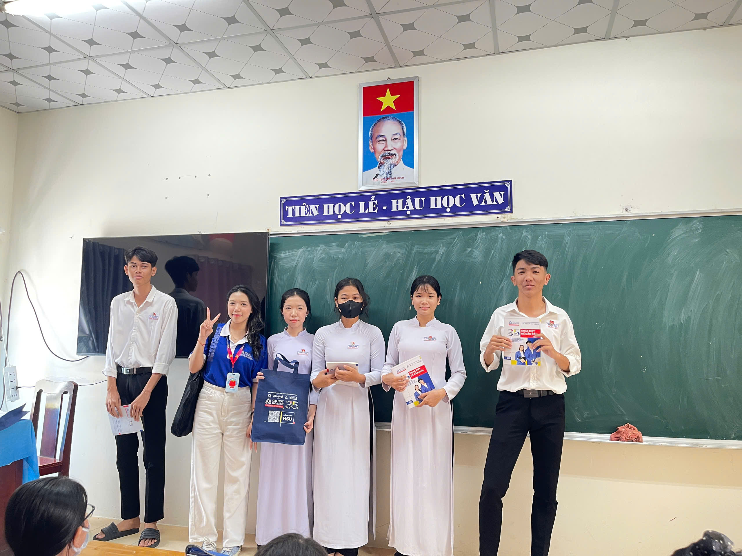 Hành trình mang giảng đường đến lớp học THPT của "đại sứ Bwin nhà cái chính thức"