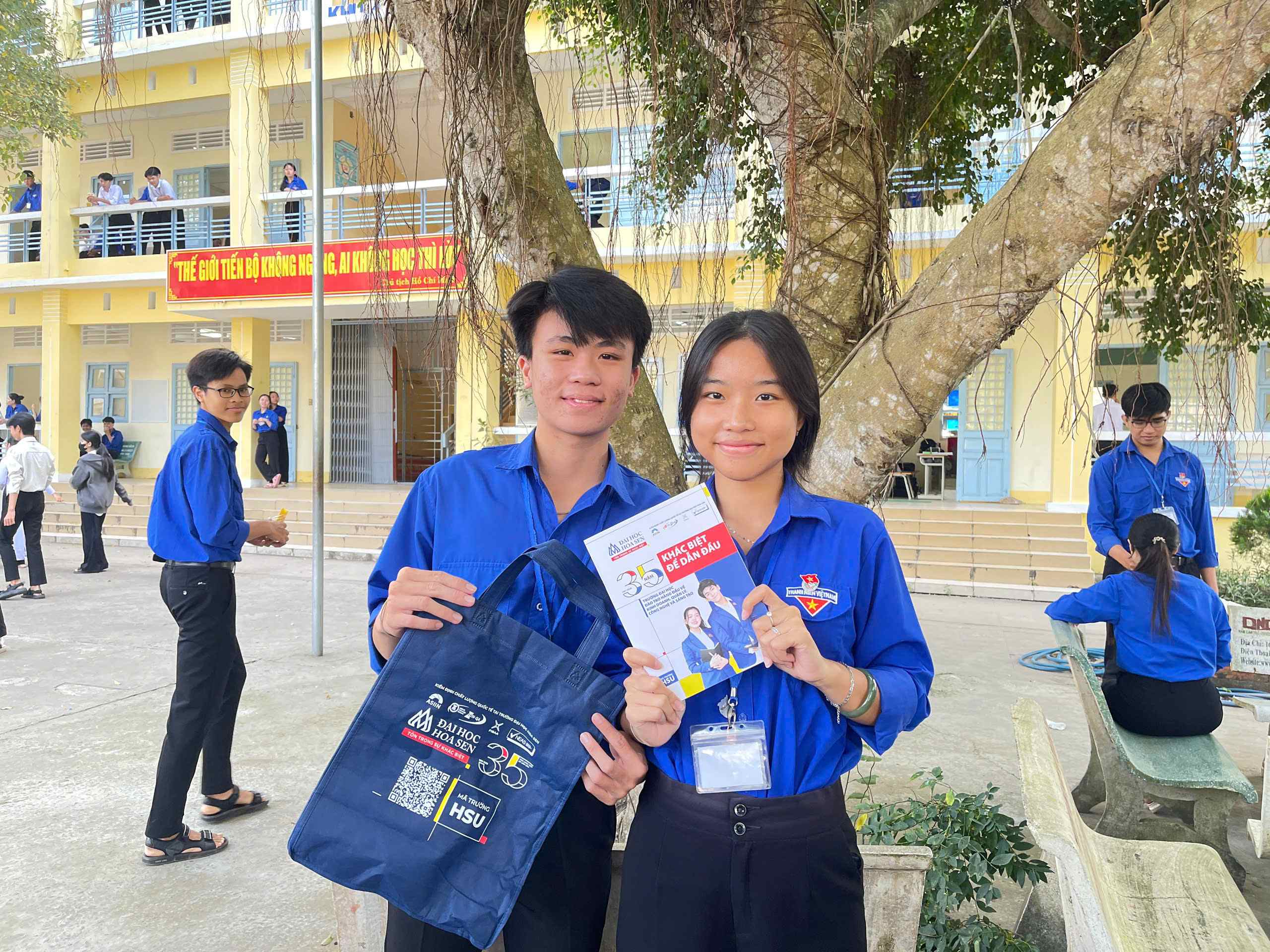 Hành trình mang giảng đường đến lớp học THPT của "đại sứ Bwin nhà cái chính thức"