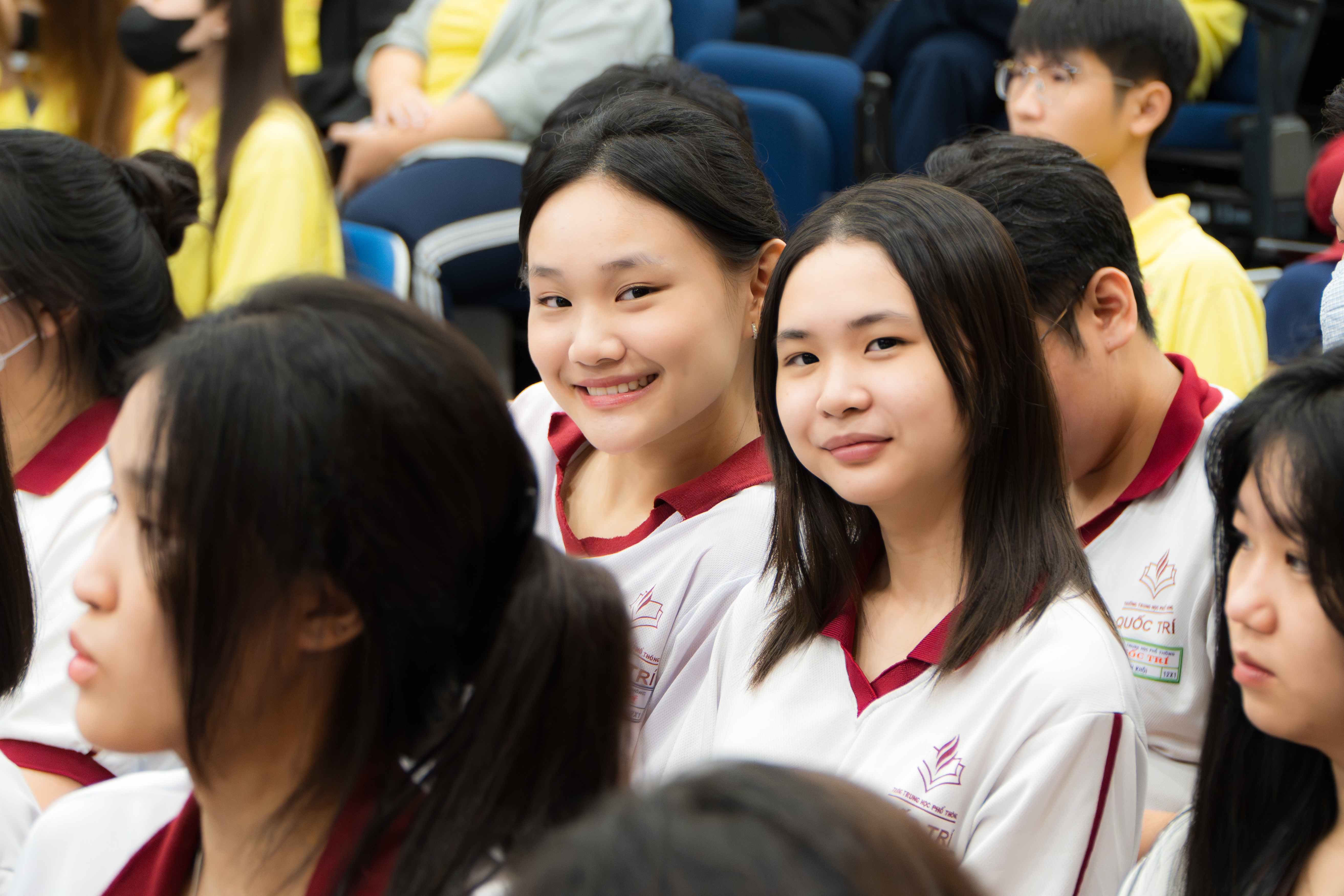 Học sinh THCS & THPT Vạn Hạnh, THPT Quốc Trí tham quan BWIN - Link Nhà Cái Cá Cược Online Thế Hệ Mới 2026