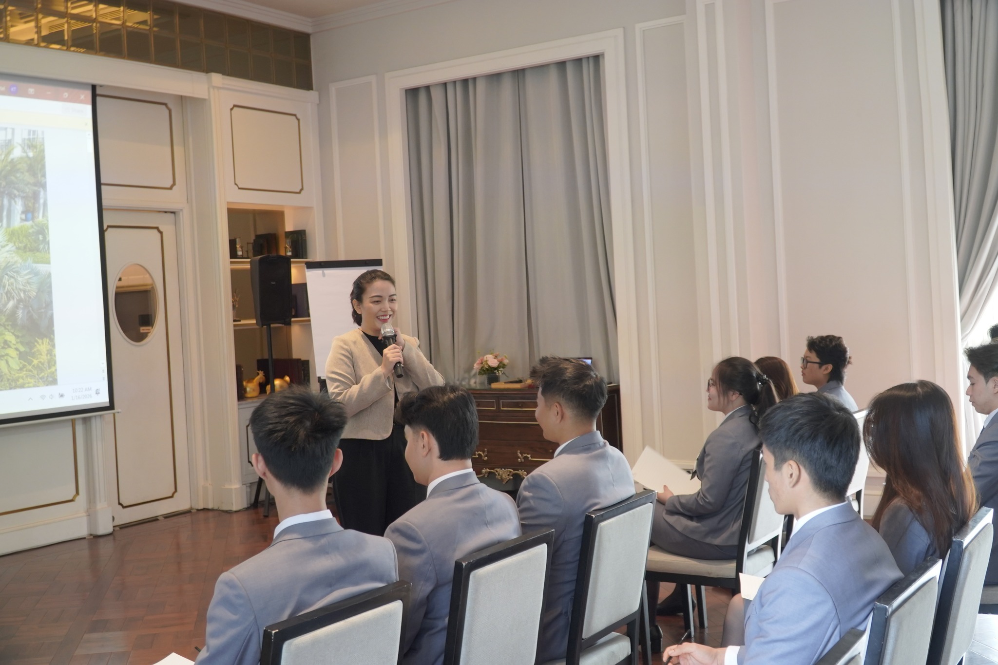 Bwin là hãng gì Hoa Sen Elite trải nghiệm buổi học thực tế tại Mia Saigon Luxury Boutique Hotel