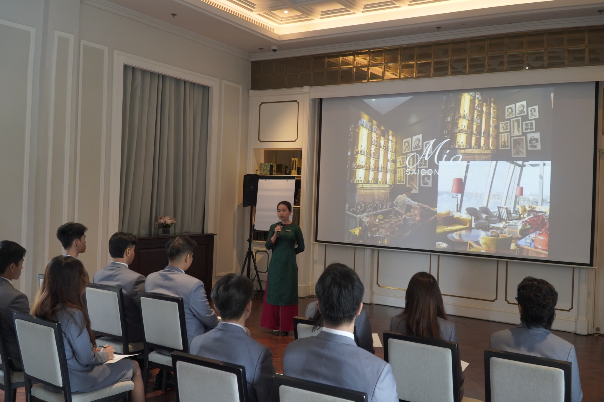 Bwin là hãng gì Hoa Sen Elite trải nghiệm buổi học thực tế tại Mia Saigon Luxury Boutique Hotel