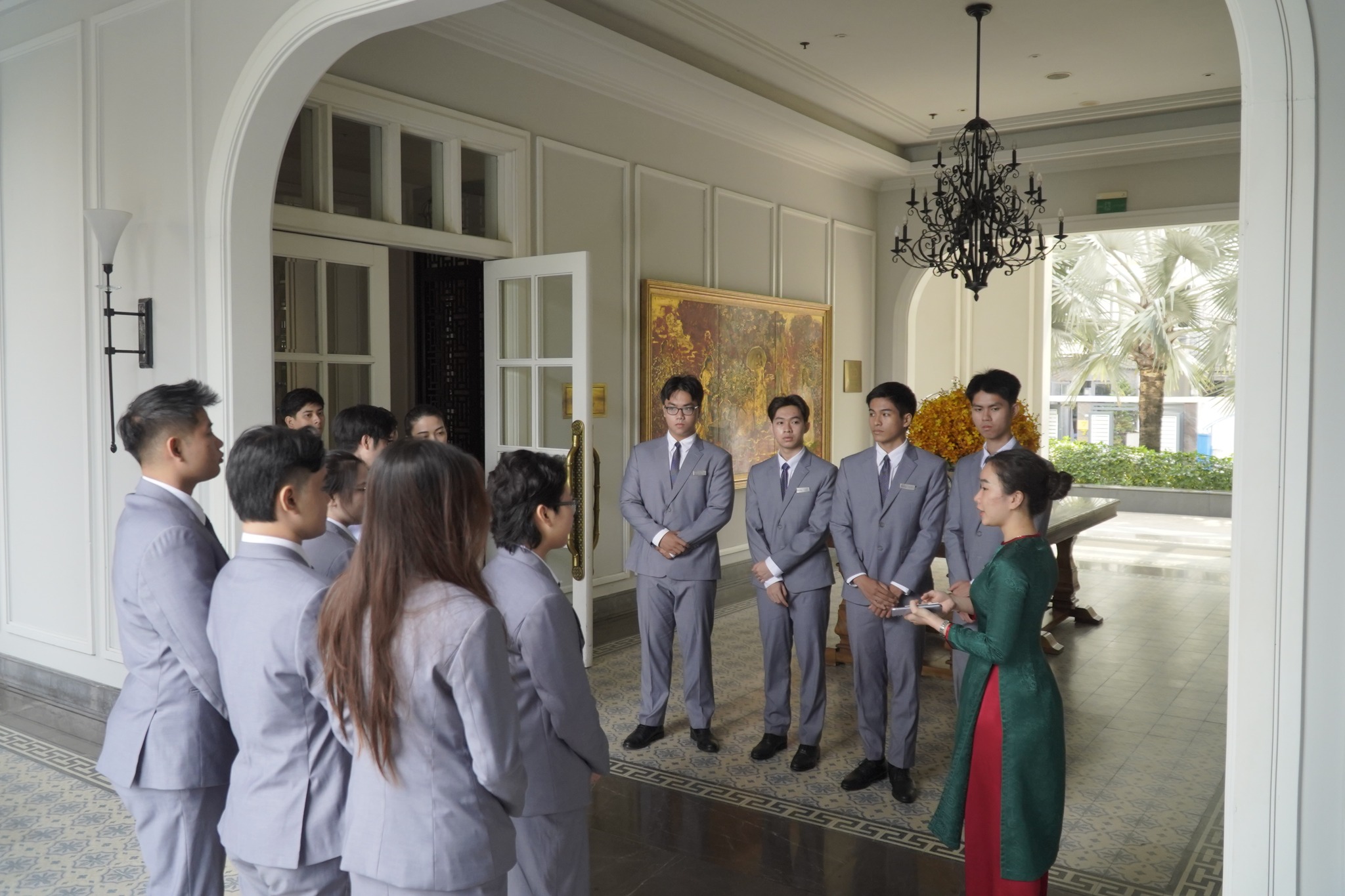 Bwin là hãng gì Hoa Sen Elite trải nghiệm buổi học thực tế tại Mia Saigon Luxury Boutique Hotel