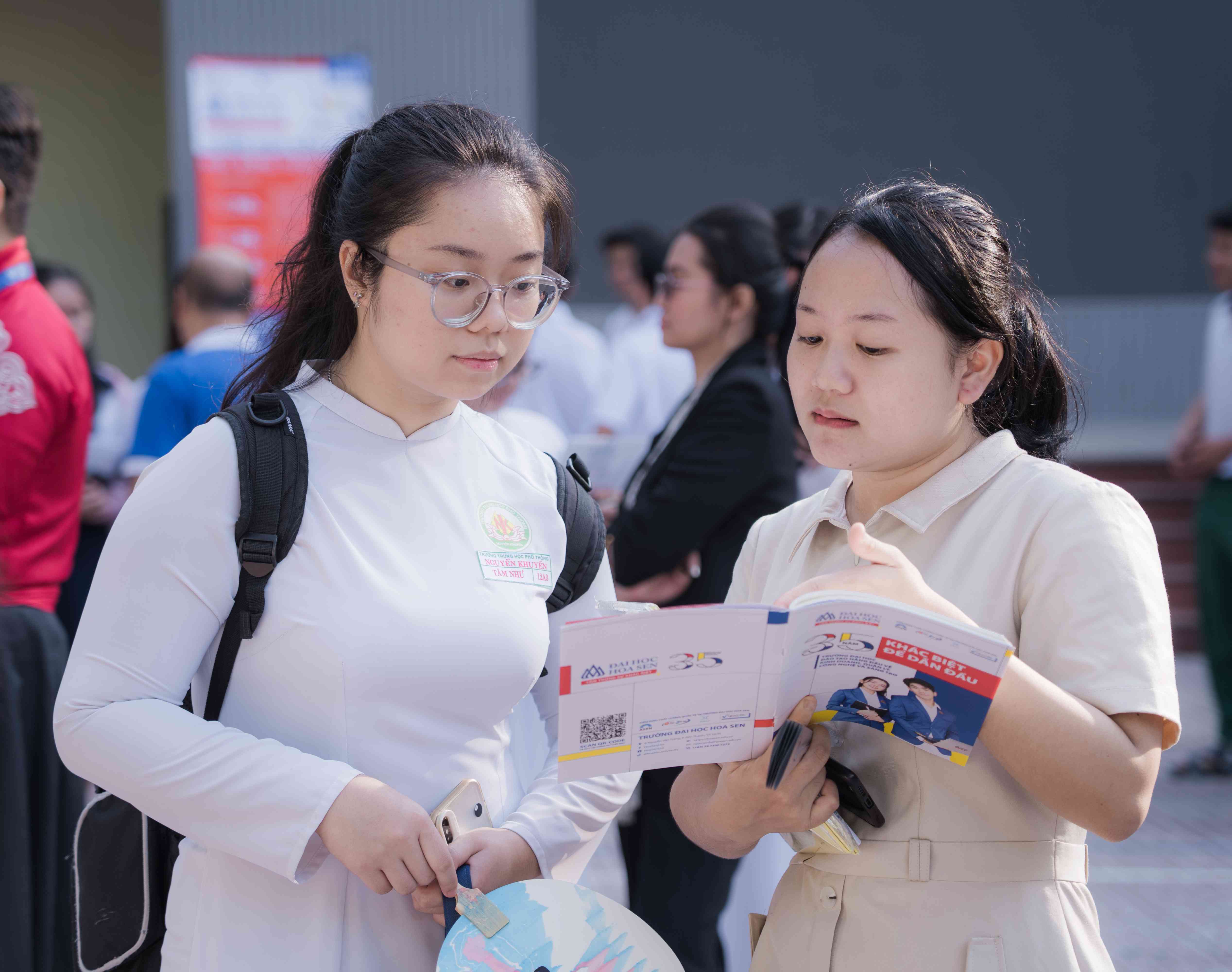 Ngành Ngôn ngữ trong thời đại AI: Lựa chọn vững vàng cho tương lai tại BWIN Link Nhà Cái Cá Cược Online Việt Nam