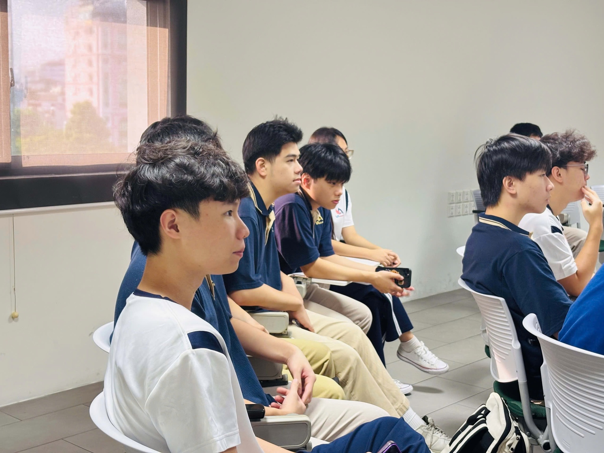 Campus Tour DMU–Bwin nhà cái chính thức: Cơ hội trải nghiệm Link vào Bwin mới nhất 2026 cho Bwin cung cấp cá cược thể thao và poker THPT Mỹ Anh Việt