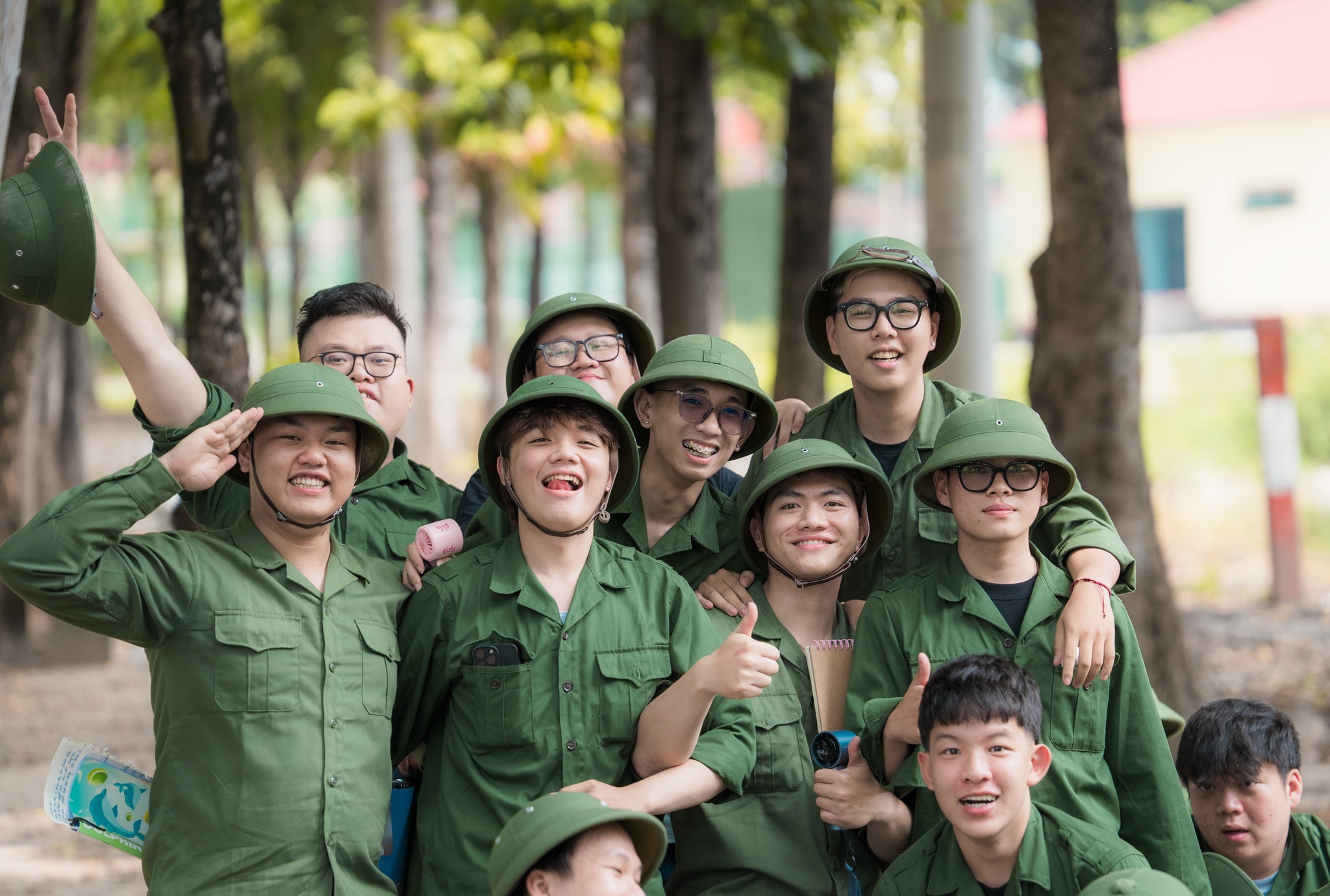 Bwin là hãng gì Hoa Sen rạng rỡ trong màu xanh áo lính