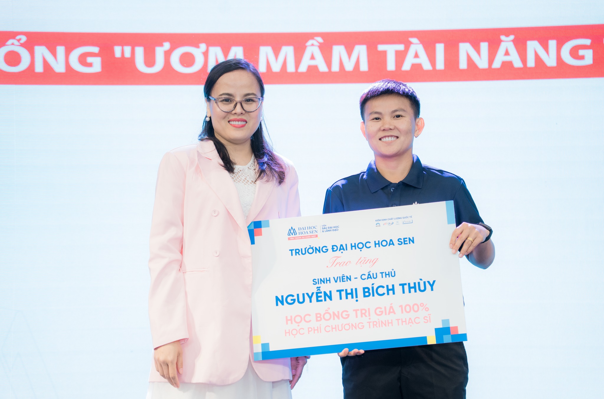 ĐH Hoa Sen trao Bwin link nhà cái toàn phần, mở rộng đào tạo Kinh tế thể thao