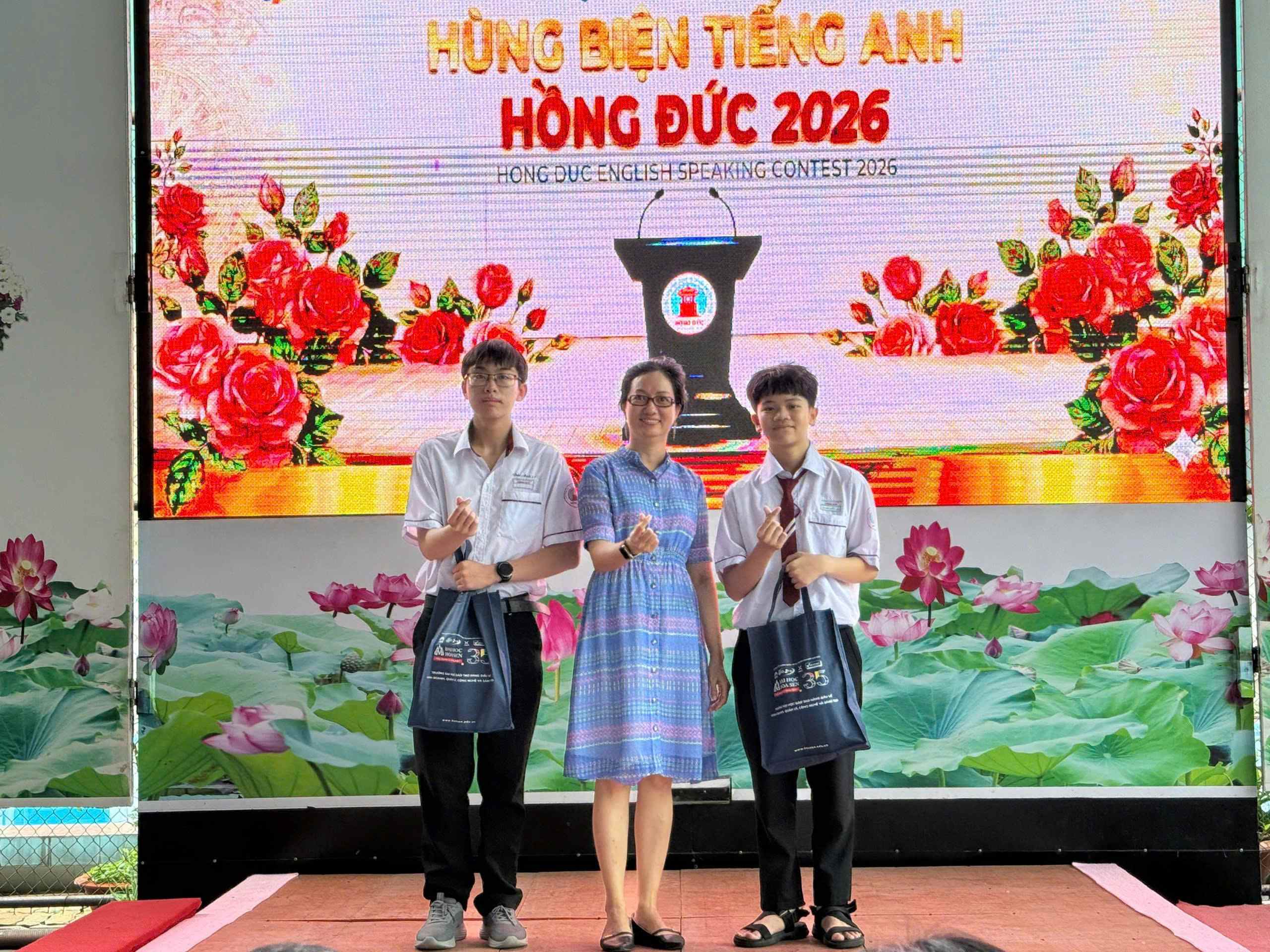 Giảng viên ngành Ngôn ngữ Anh Bwin nhà cái chính thức đồng hành cùng cuộc thi Hùng biện tiếng Anh tại Trường THCS – THPT Hồng Đức