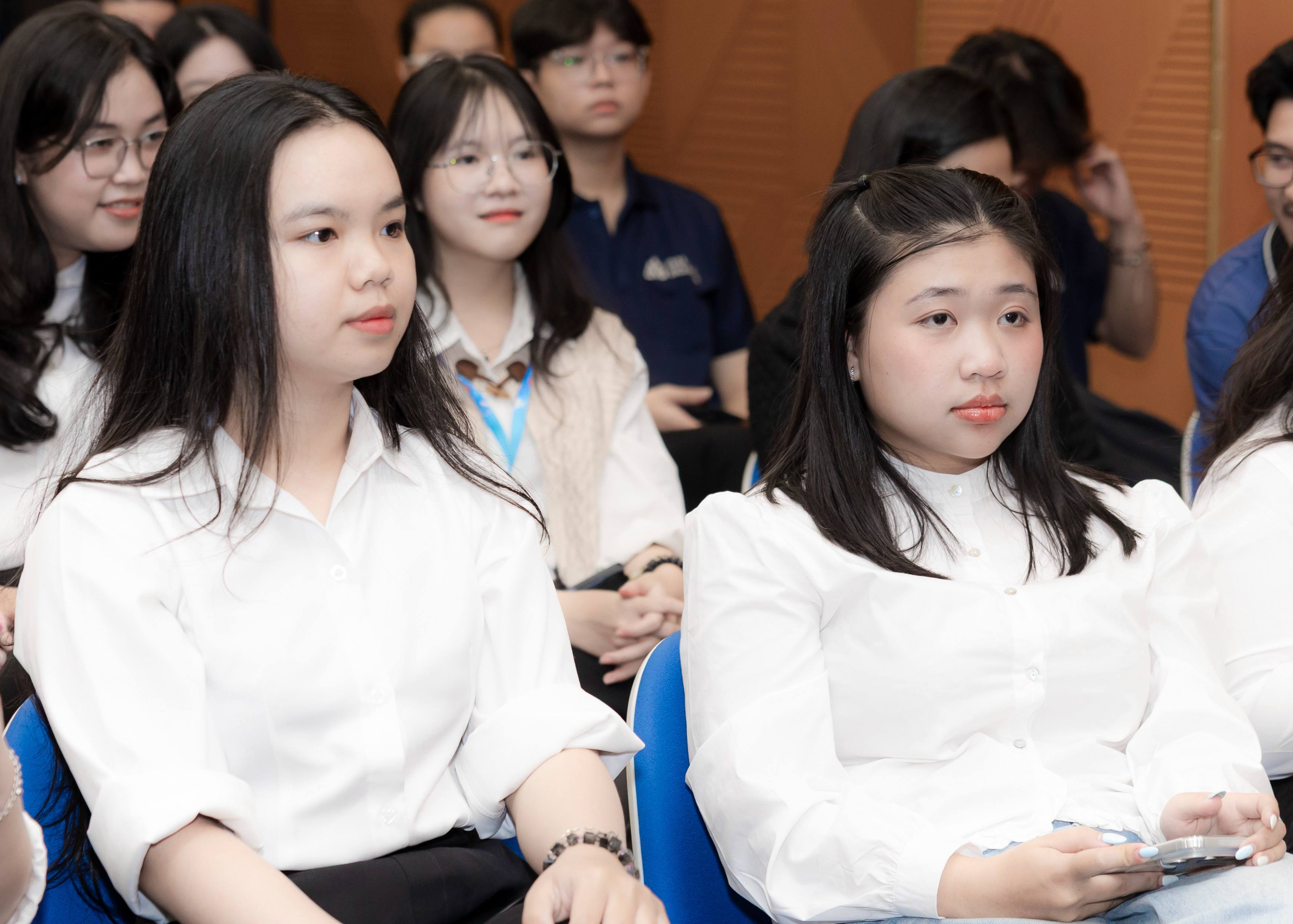 Bwin nhà cái chính thức Celebrates Student Scientific Research Excellence and Discusses the Evolving Role of Student Research in the New Era