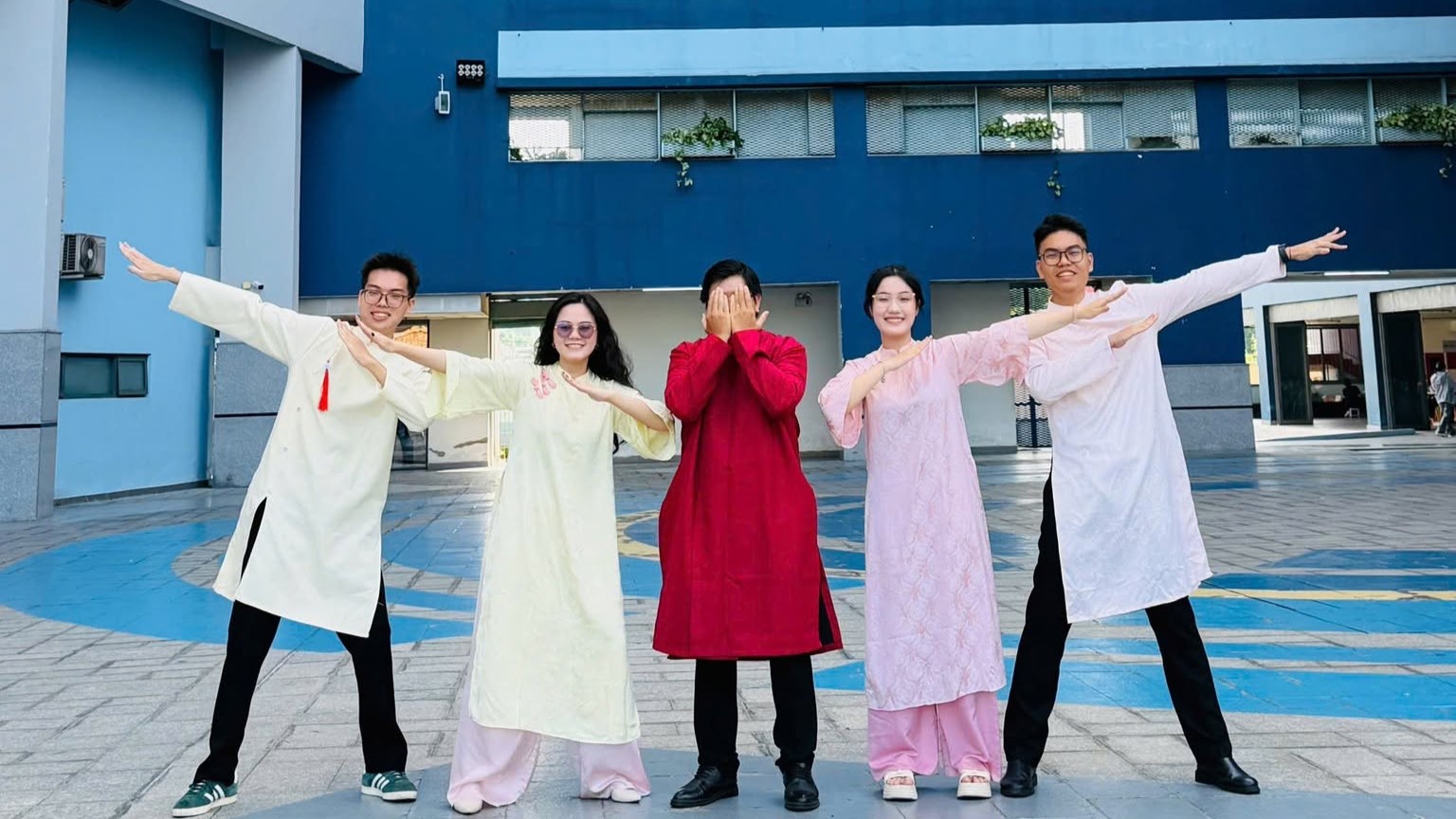 Bwin nhà cái chính thức Students Excel at the Eloquence Contest on AI and Digital Citizen